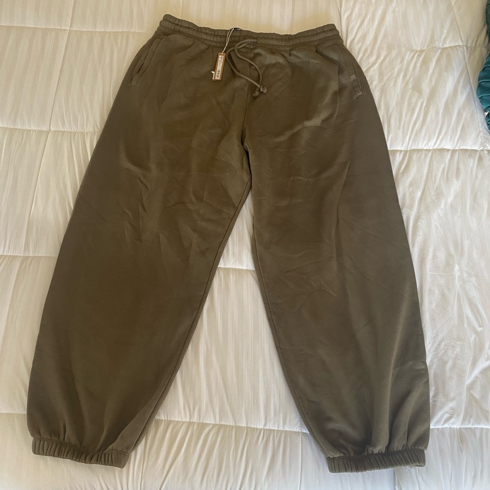 SKIMS Lounger Fleece Jogger in color Army size XL NWT